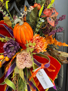 A close up of the center of the wreath