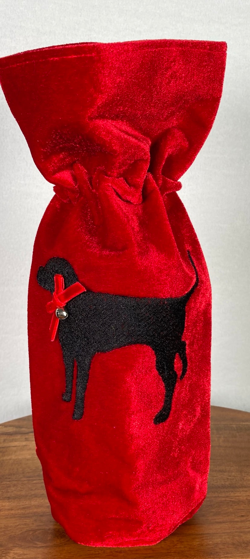 Plush Wine Bags Red product image features a red, velvet wine bag with a black lab appliqué.  lined with plaid fabric.  Holds a standard, 750 ml bottle.  Bottle not included